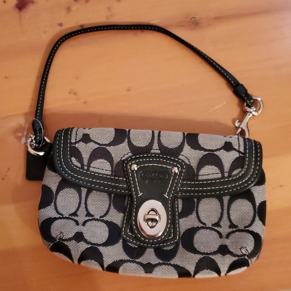 New Authentic Coach Clutch Purse